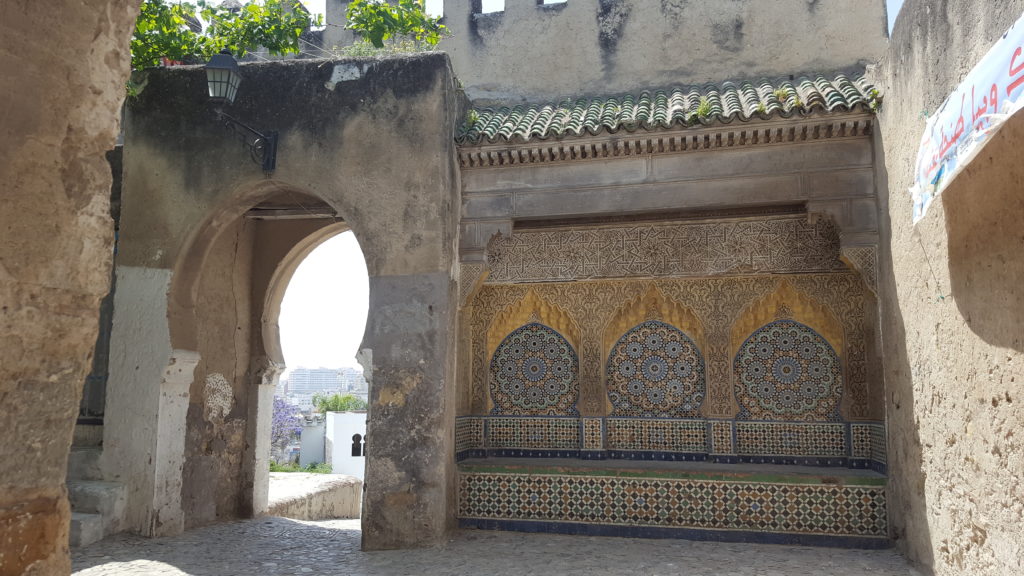 puerta que une kasbah y medina de Tánger