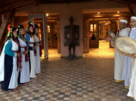 grupo musical de bienvenida hotel desierto marruecos